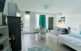 Whata View Studio Alezzi Beach